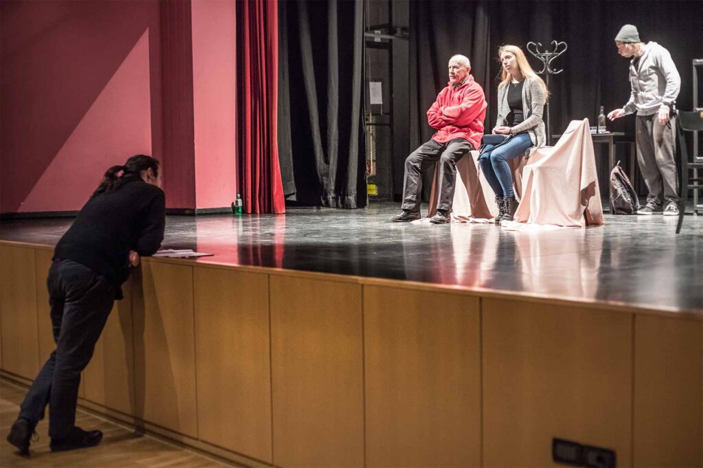 Grupo de teatro ensayando